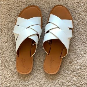 universal thread sandals